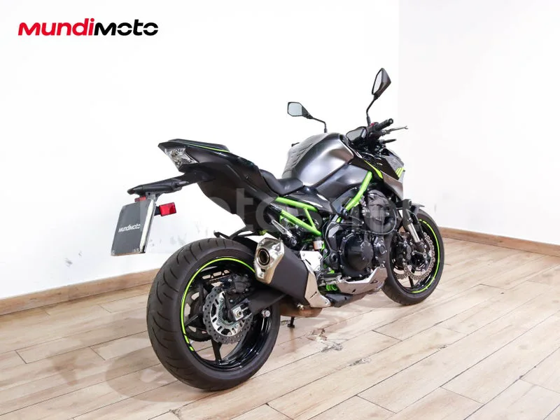 Kawasaki Z900 - Vista 3