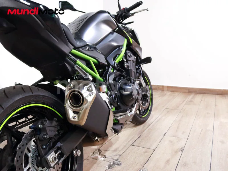 Kawasaki Z900 - Vista 4