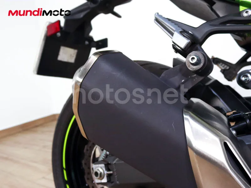Kawasaki Z900 - Vista 38