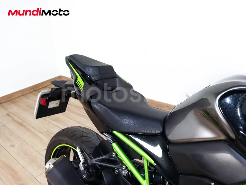Kawasaki Z900 - Vista 40