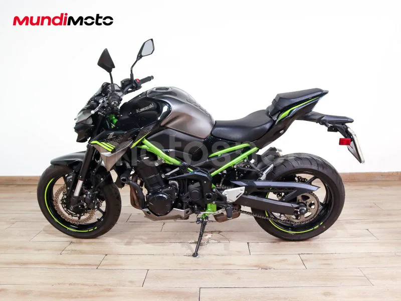 Kawasaki Z900 - Vista 6