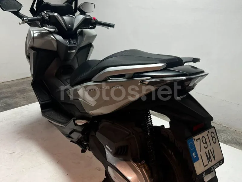 Honda Forza 350 - Vista 3