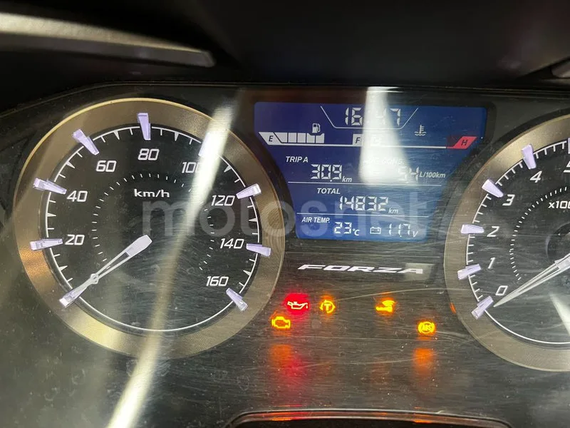 Honda Forza 350 - Vista 4