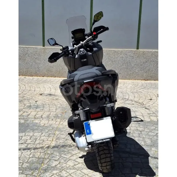 Honda ADV350 - Vista 4