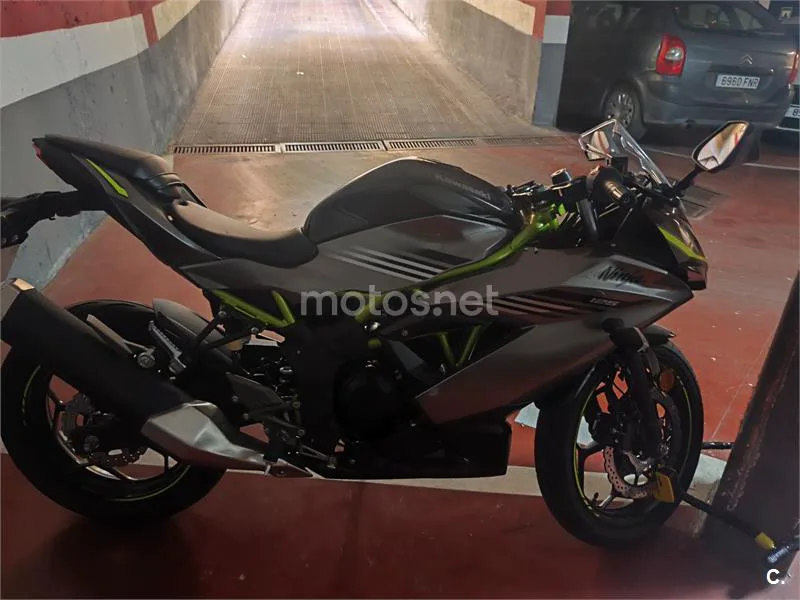 Kawasaki Ninja 125 - Vista 3