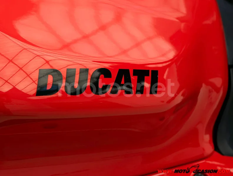 Ducati Streetfighter V2 - Vista 9