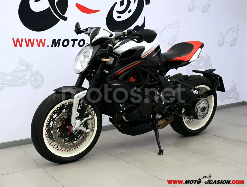 MV Agusta Brutale 800 - Vista 8