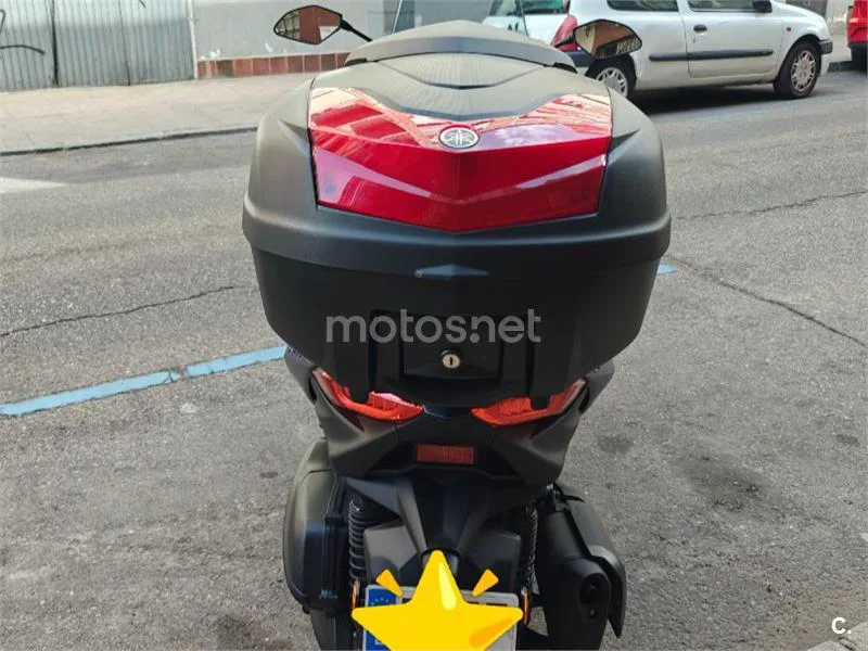Yamaha XMAX 300 - Vista 3