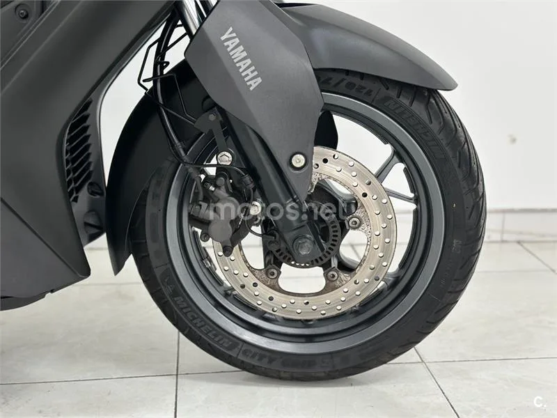 Yamaha XMAX 300 - Vista 13