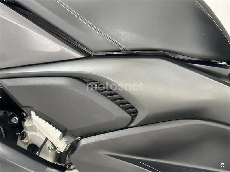 Yamaha XMAX 300 - Vista 14