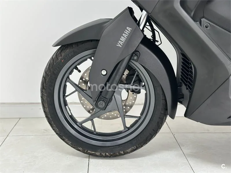 Yamaha XMAX 300 - Vista 16