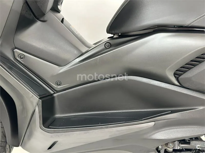Yamaha XMAX 300 - Vista 19