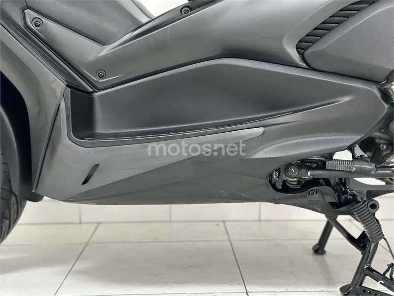 Yamaha XMAX 300 - Vista 20