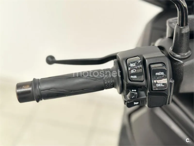 Yamaha XMAX 300 - Vista 28