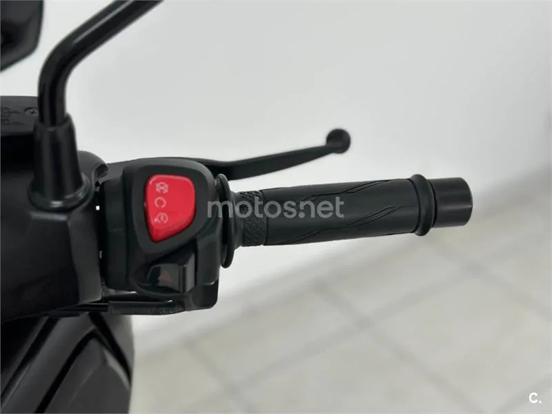 Yamaha XMAX 300 - Vista 29