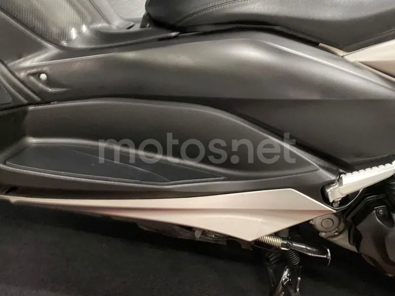 Yamaha XMAX 400 - Vista 12