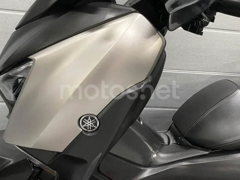 Yamaha XMAX 400 - Vista 13