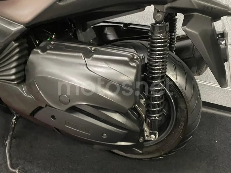 Yamaha XMAX 400 - Vista 17