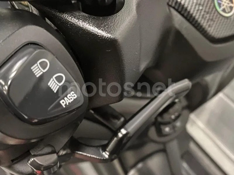 Yamaha XMAX 400 - Vista 19