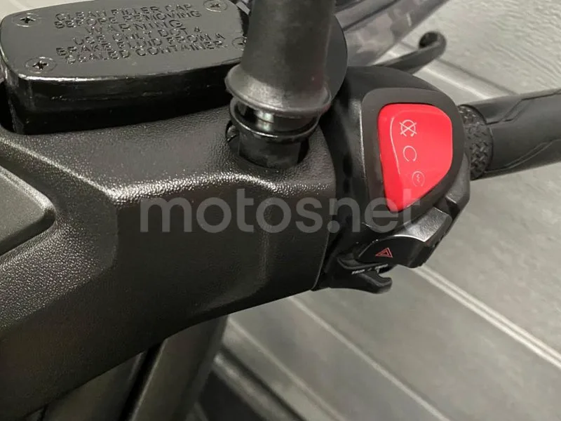 Yamaha XMAX 400 - Vista 20