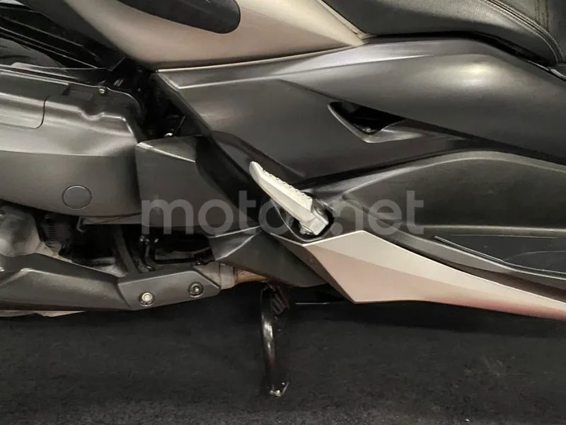 Yamaha XMAX 400 - Vista 6