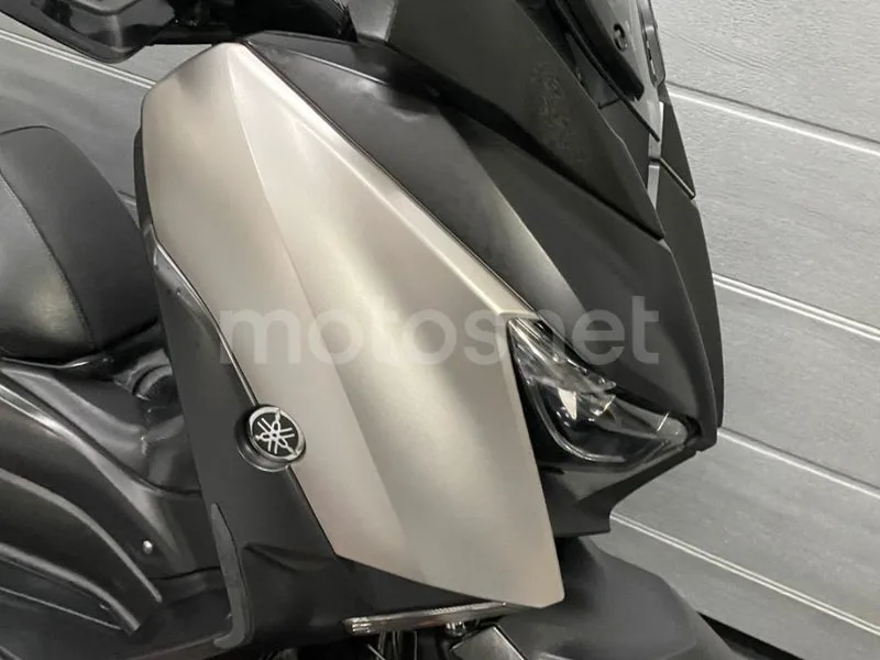 Yamaha XMAX 400 - Vista 8