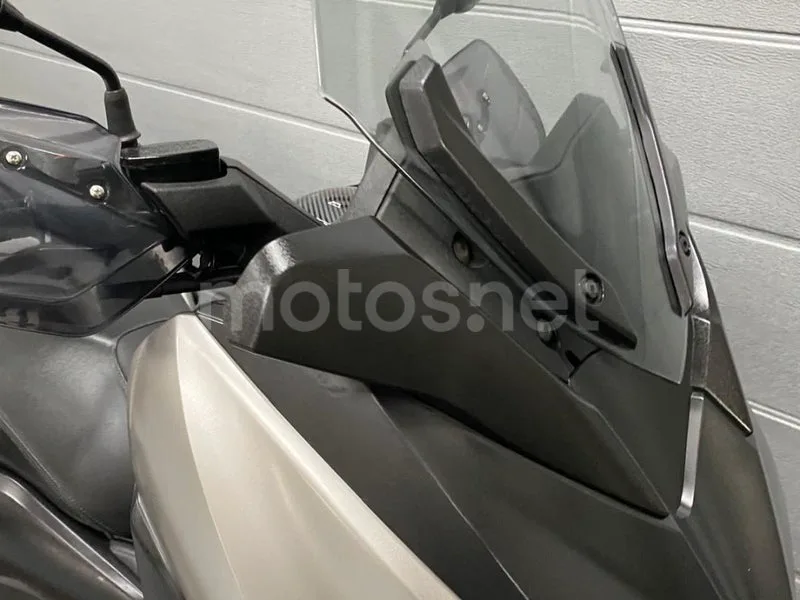Yamaha XMAX 400 - Vista 10
