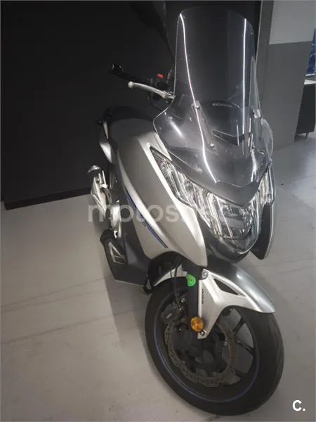 Honda Integra 750 S - Vista 3