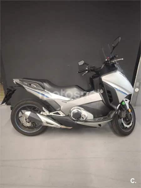Honda Integra 750 S - Vista 5