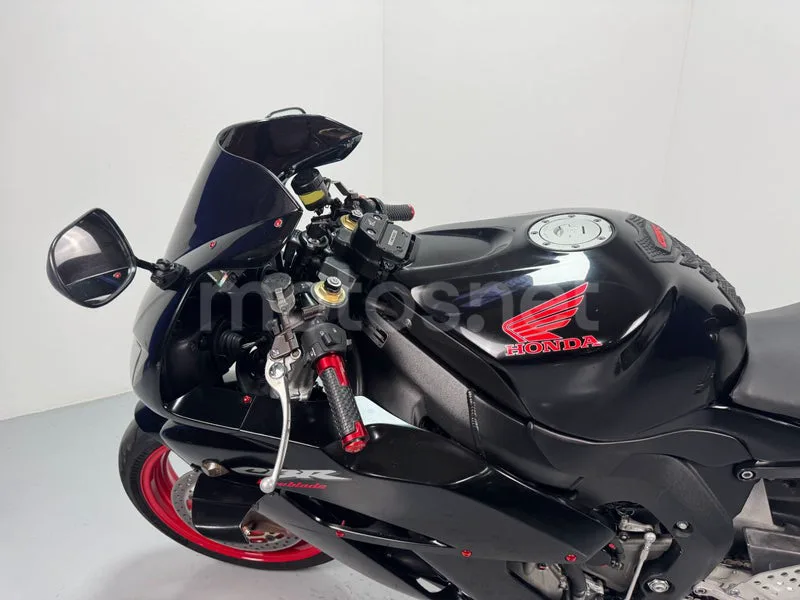 Honda CBR1000RR Fireblade - Vista 15