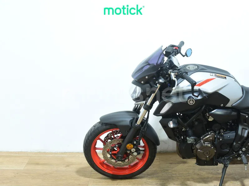 Yamaha MT-07 - Vista 8