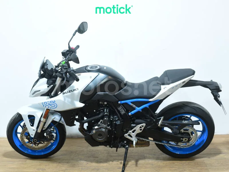Suzuki GSX-8S - Vista 7