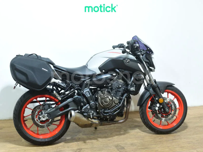 Yamaha MT-07 - Vista 10