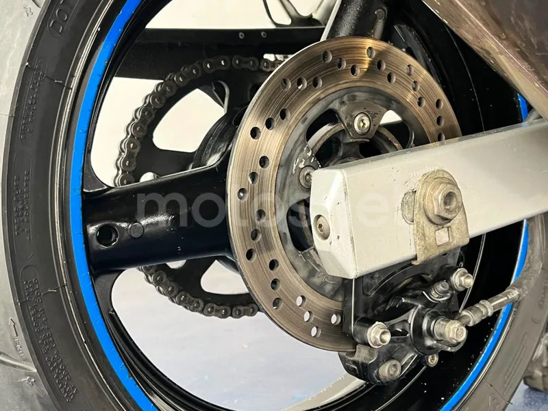 Suzuki Bandit 650 - Vista 21