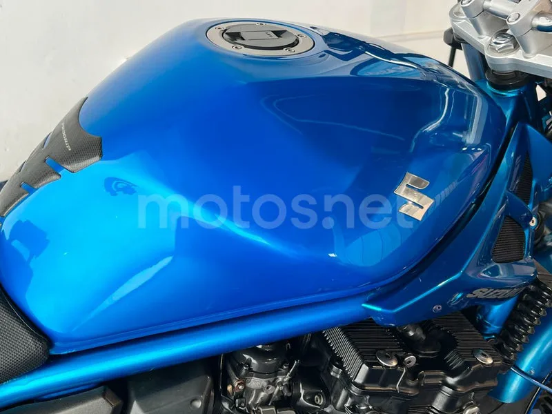 Suzuki Bandit 650 - Vista 24