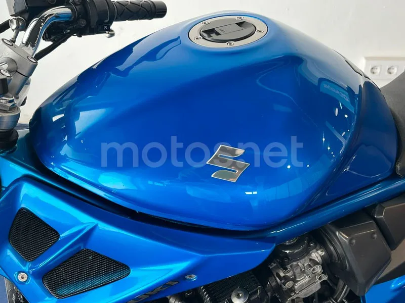 Suzuki Bandit 650 - Vista 40