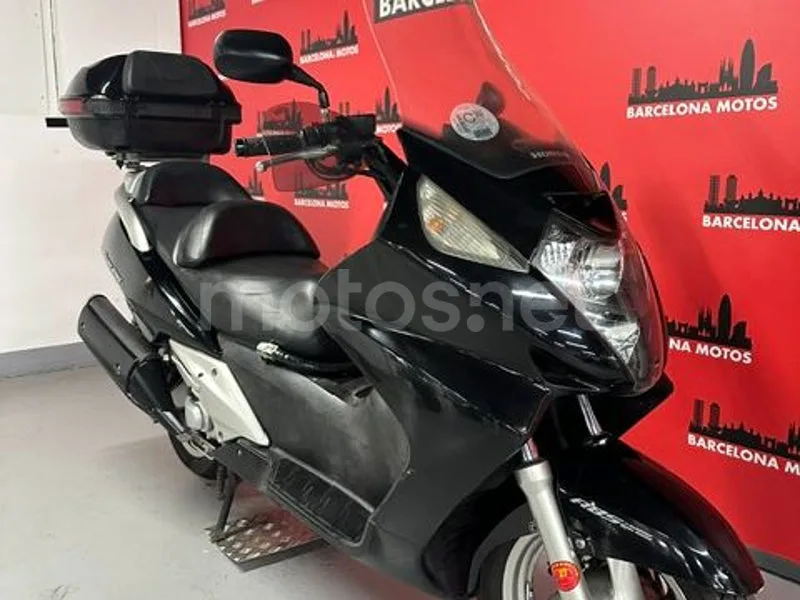 Honda Silver Wing 600 - Vista 3