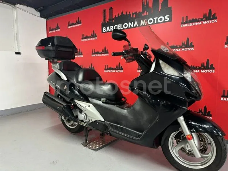Honda Silver Wing 600 - Vista 4
