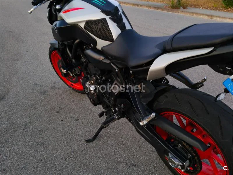 Yamaha MT-07 - Vista 8