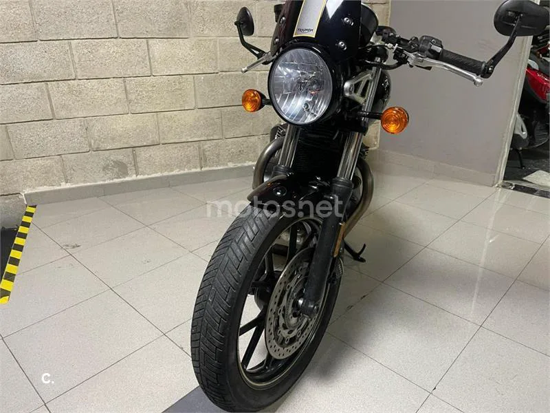 Triumph Street Cup - Vista 4
