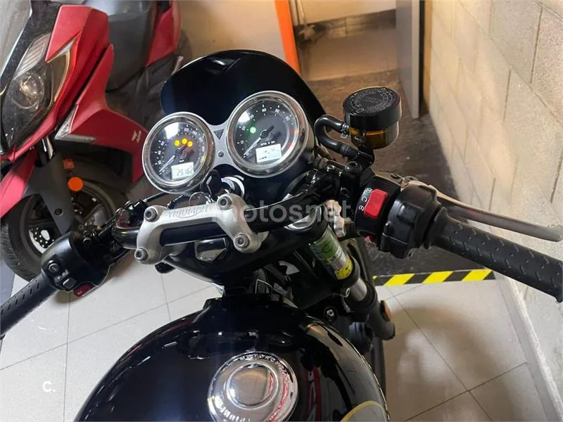 Triumph Street Cup - Vista 8