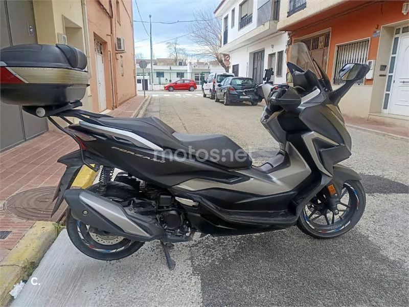 Honda Forza 350 - Vista 3