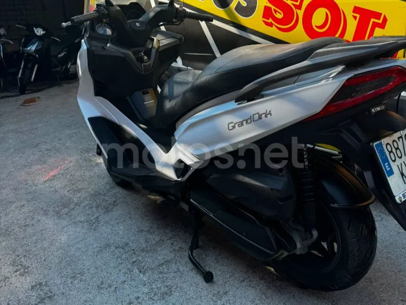 Kymco Grand Dink 300 - Vista 3