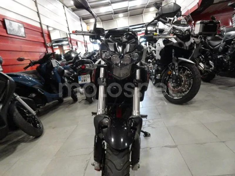 Benelli TNT 125 - Vista 5