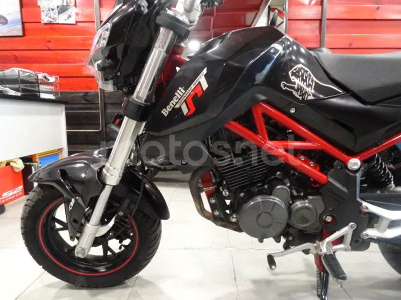 Benelli TNT 125 - Vista 6