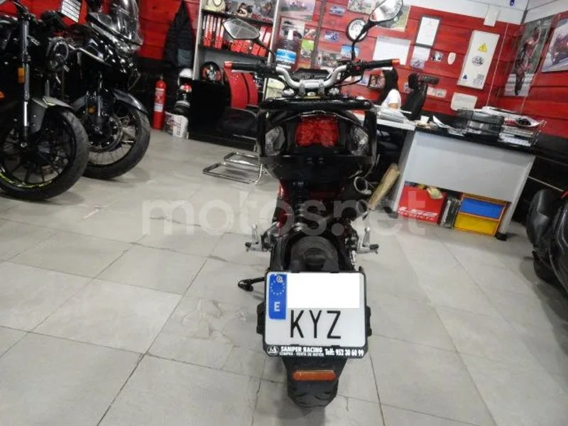 Benelli TNT 125 - Vista 8