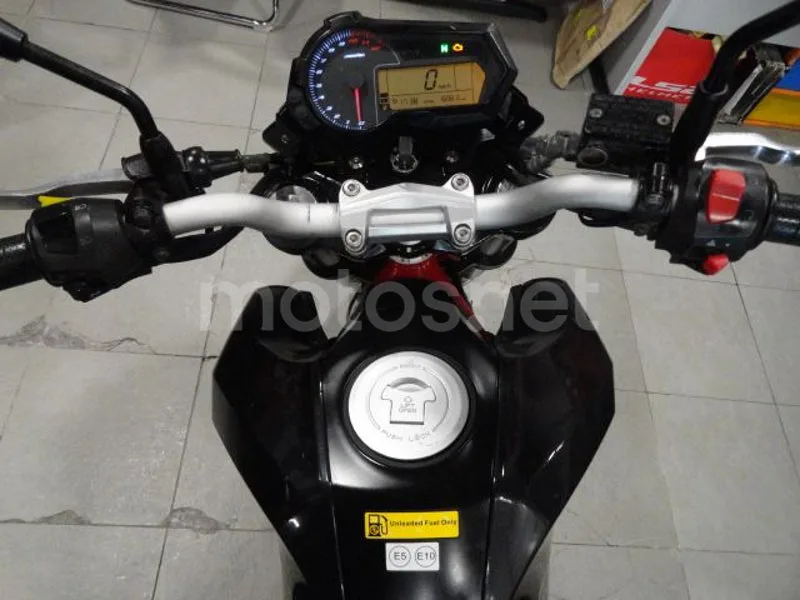Benelli TNT 125 - Vista 10