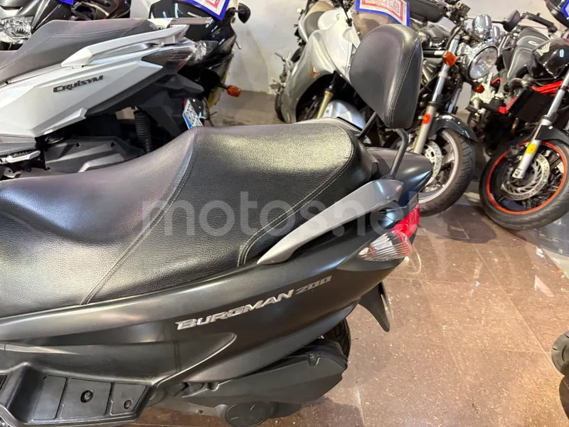 Suzuki Burgman 200 - Vista 11