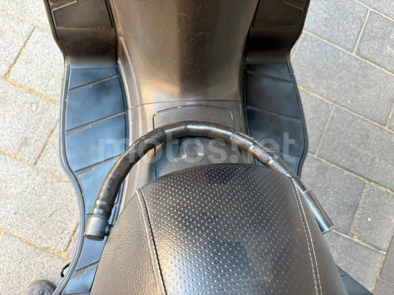 Suzuki Burgman 200 - Vista 13