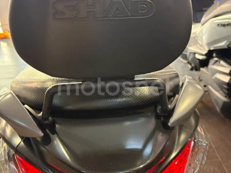 Suzuki Burgman 200 - Vista 14